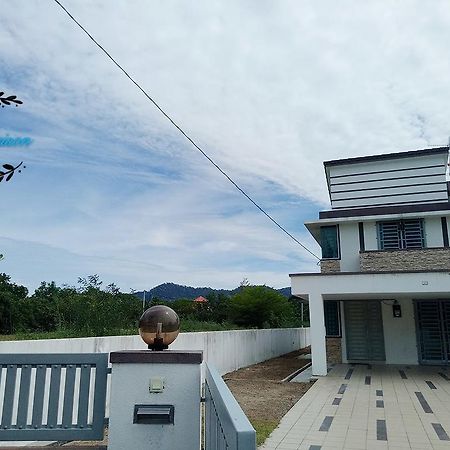 Sri Manjung Ma Maison Homestay Lumut Buitenkant foto