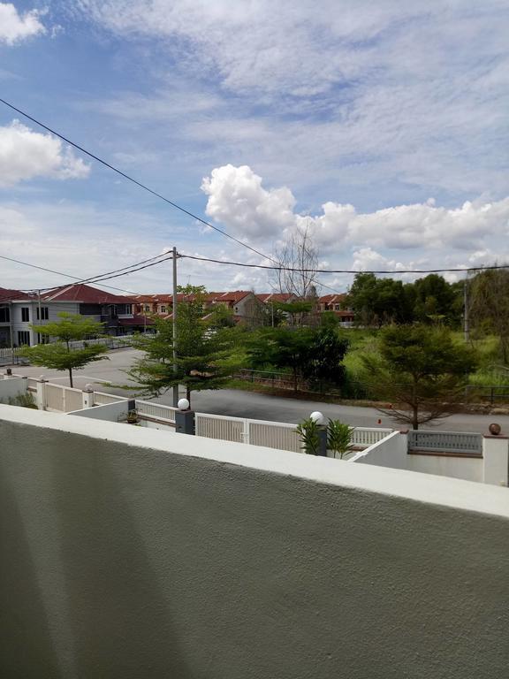 Sri Manjung Ma Maison Homestay Lumut Buitenkant foto